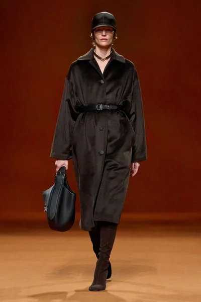 Look 17
